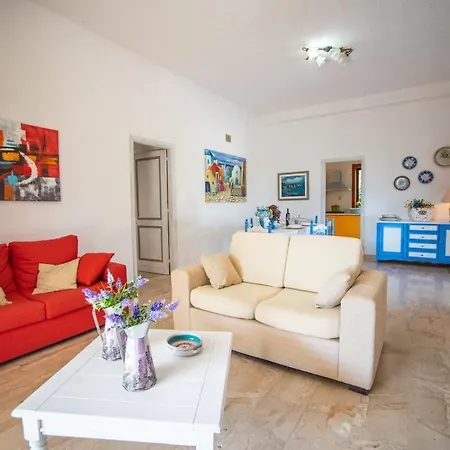 Scopello Sleeps 10 Pool Air Con Wifi *