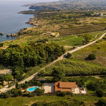 Scopello Sleeps 10 Pool Air Con Wifi